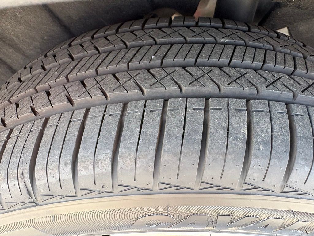 Used 2024 Volvo XC40 B5 Core AWD/4WD image 15