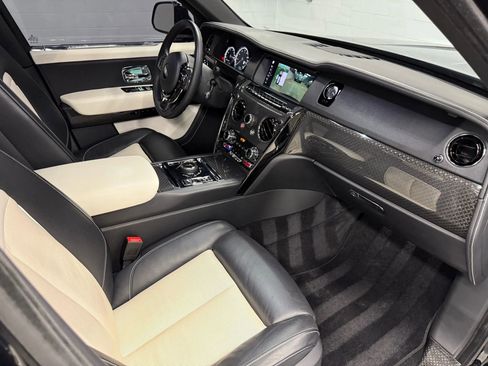 Used 2022 Rolls-Royce Cullinan Black Badge w/ Dark Exterior Package image 70