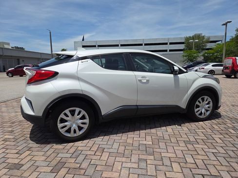 Used 2021 Toyota C-HR LE FWD image 11