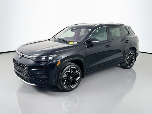 Used 2025 Volkswagen Tiguan SEL R-Line image 3