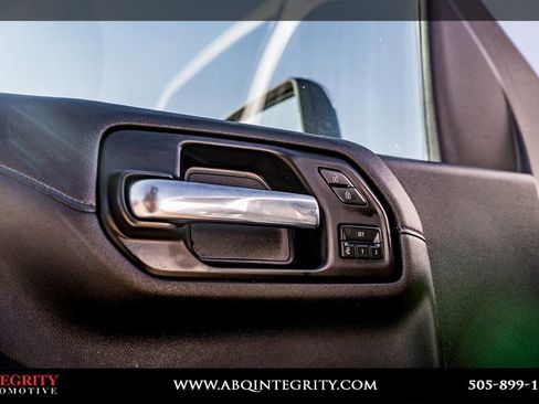 Used 2022 GMC Sierra 3500 Denali w/ Denali Ultimate Package image 17