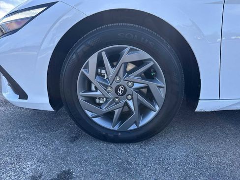 Used 2024 Hyundai Elantra SEL image 12