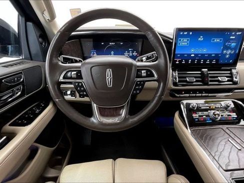 Used 2022 Lincoln Navigator Reserve AWD/4WD image 4