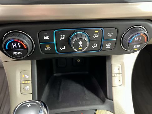 Used 2019 GMC Acadia Denali w/ Technology Package FWD image 16
