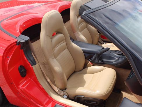 Used 1999 Chevrolet Corvette Convertible w/ Memory Pkg RWD image 46
