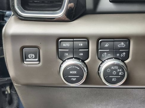 Used 2025 GMC Sierra 2500 Denali w/ Denali Reserve Package AWD/4WD image 18