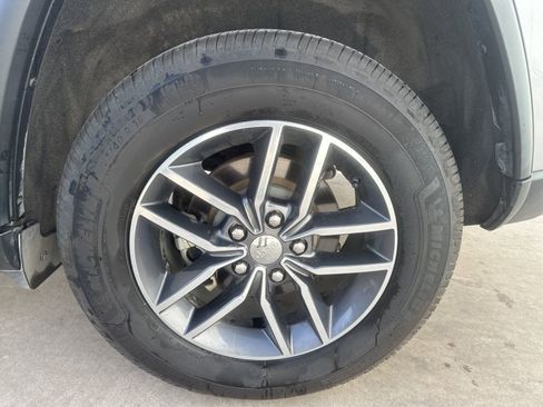 Used 2018 Jeep Grand Cherokee Limited image 9