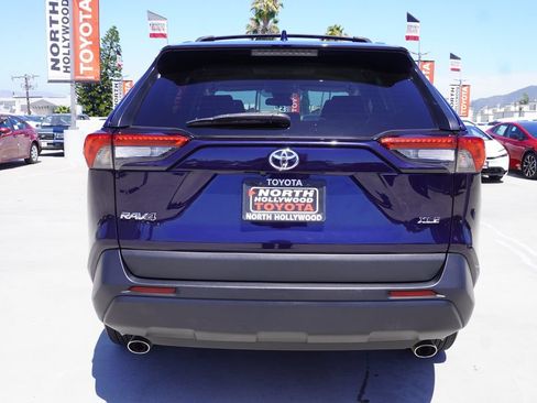 Used 2021 Toyota RAV4 XLE FWD image 6