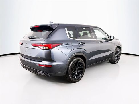 Used 2024 Mitsubishi Outlander SE Black Edition AWD/4WD image 11