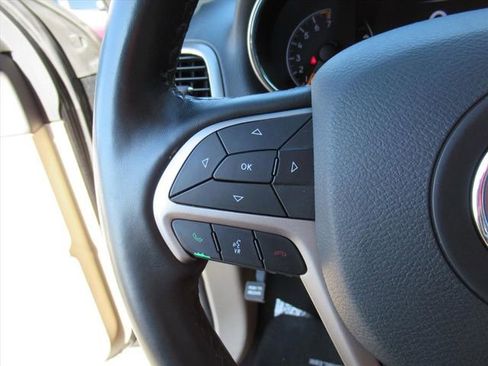 Used 2020 Jeep Grand Cherokee Limited w/ Luxury Group II image 18