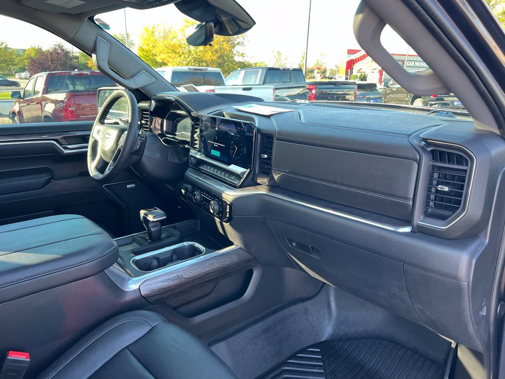 Used 2023 Chevrolet Silverado 1500 LTZ w/ LTZ Premium Package AWD/4WD image 29