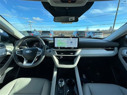 New 2026 Ford Explorer Active w/ Active Comfort Package image 16
