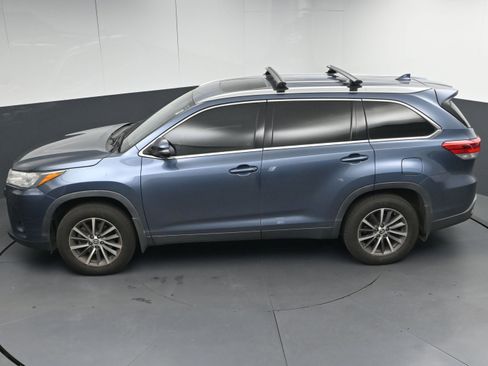 Used 2019 Toyota Highlander XLE image 38