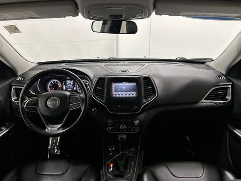 Used 2019 Jeep Cherokee Latitude Plus AWD/4WD image 17
