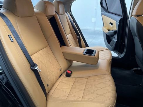 Used 2022 Nissan Sentra SV w/ SV Premium Package image 16