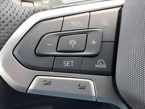 New 2026 Volkswagen Tiguan SE image 28