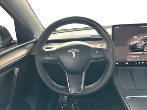 Used 2024 Tesla Model Y 2WD image 12