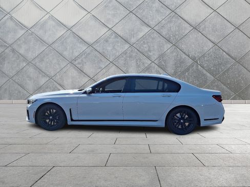 Used 2022 BMW 750i xDrive w/ Executive Package image 4