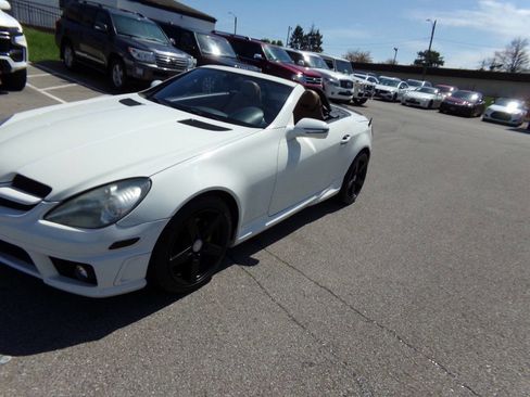 Used 2011 Mercedes-Benz SLK 300 image 23