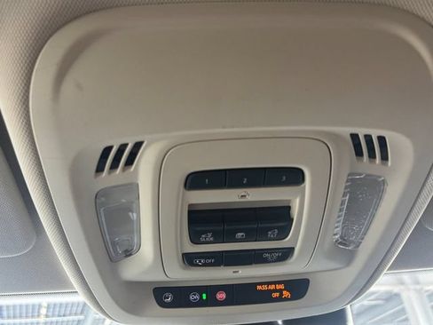 Used 2022 Buick Envision Essence w/ Technology Package II FWD image 36