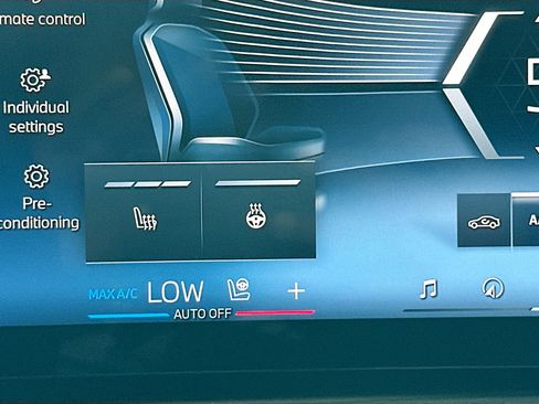 Certified 2025 BMW X7 xDrive40i w/ Premium Package AWD/4WD image 21