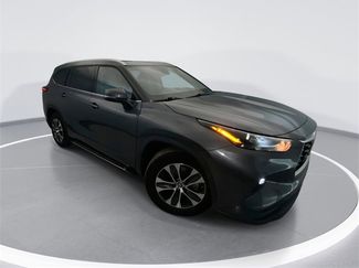 Used 2022 Toyota Highlander XLE video 1
