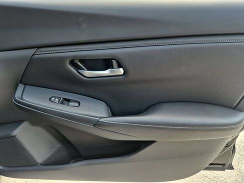 Used 2025 Nissan Sentra SV FWD image 32