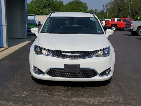 Used 2017 Chrysler Pacifica Touring-L image 3