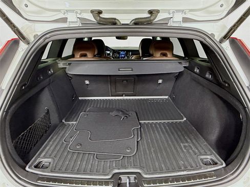 Used 2024 Volvo V60 B5 Cross Country Plus w/ Protection Package Premier image 28