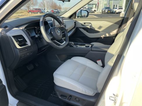 Used 2021 Nissan Rogue SV w/ Premium Package image 10