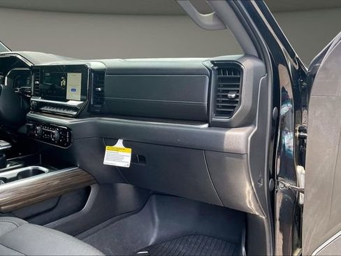 Used 2022 Chevrolet Silverado 1500 LT Trail Boss w/ Convenience Package II AWD/4WD image 15