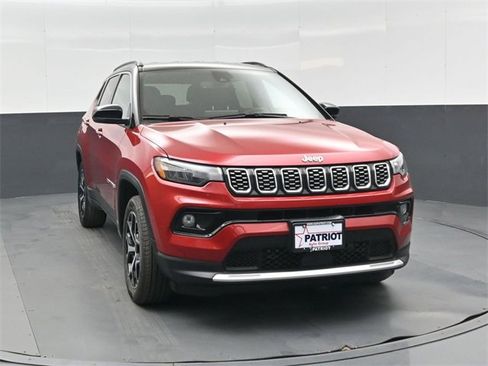 Used 2025 Jeep Compass Limited image 10