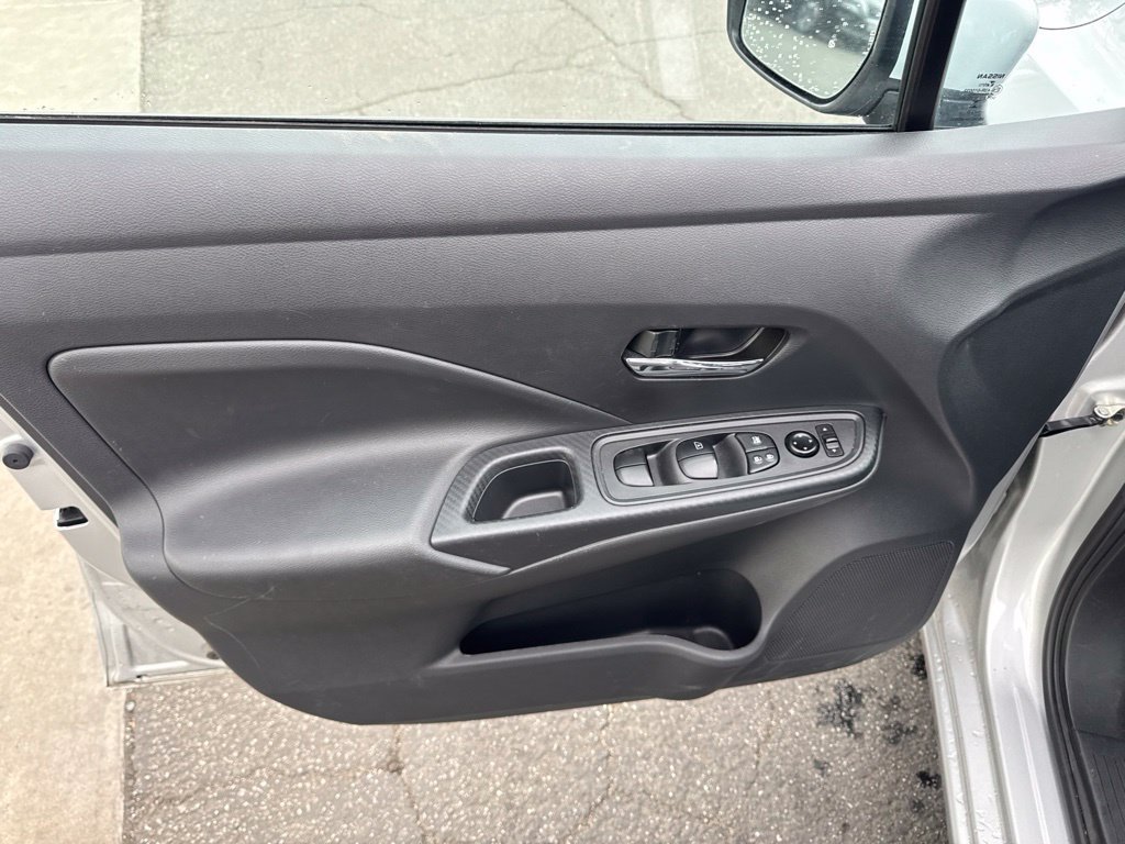 Used 2025 Nissan Versa SV FWD image 17