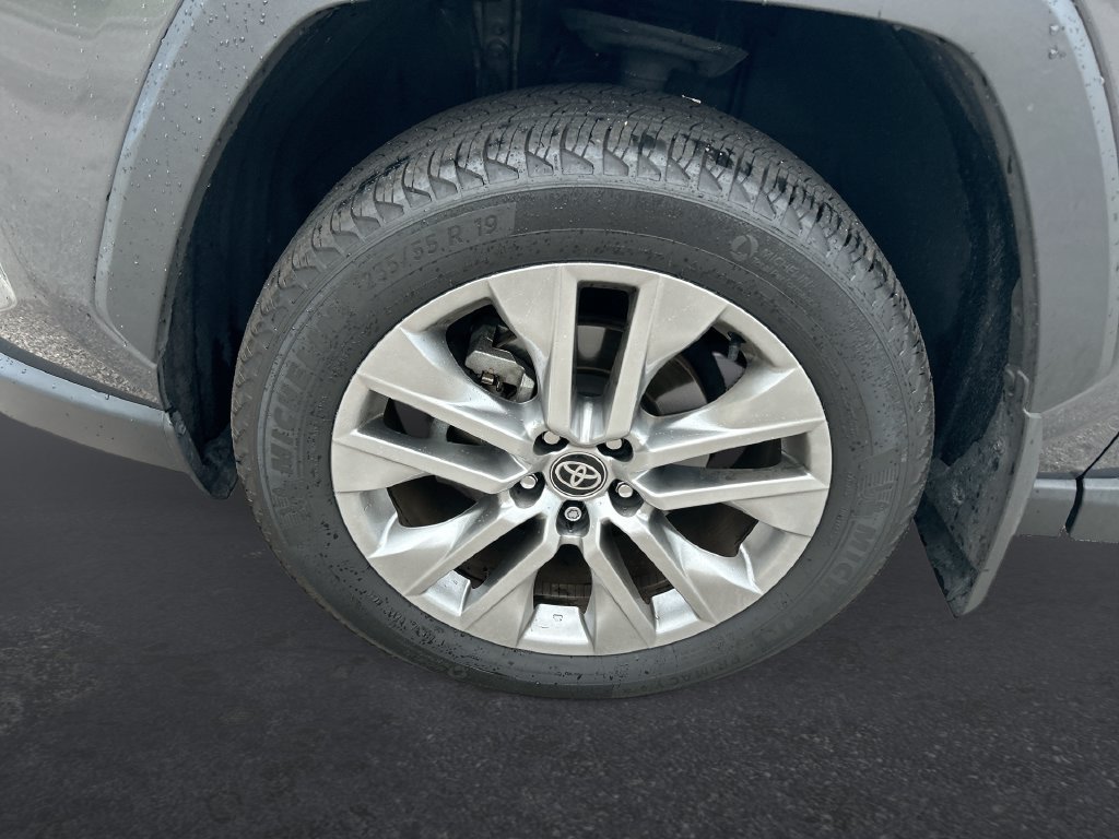 Used 2024 Toyota RAV4 XLE Premium FWD image 10
