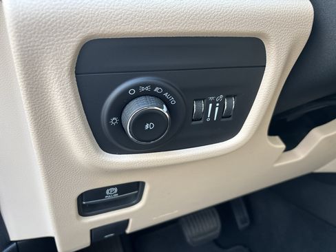 Used 2024 Jeep Grand Cherokee Limited RWD image 20