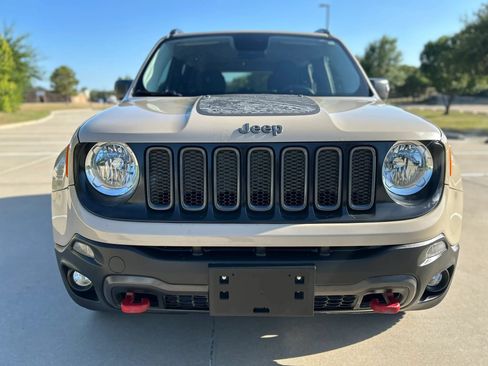 Used 2017 Jeep Renegade Trailhawk AWD/4WD image 3