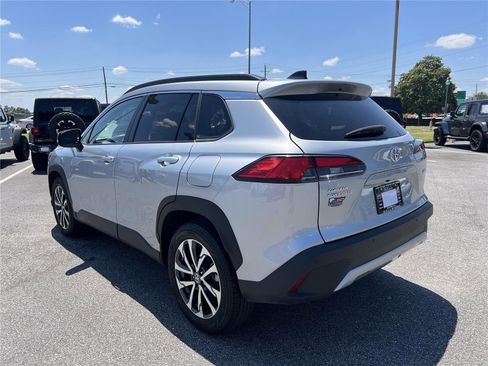 Used 2025 Toyota Corolla Cross XLE FWD image 18