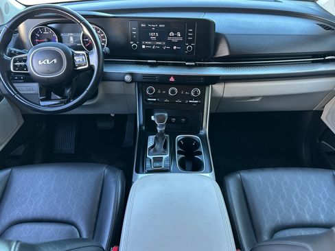 Used 2023 Kia Carnival LX FWD image 14