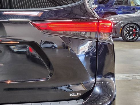 Used 2022 Toyota Highlander XLE image 22