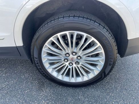 Used 2018 Cadillac XT5 Luxury AWD/4WD image 4