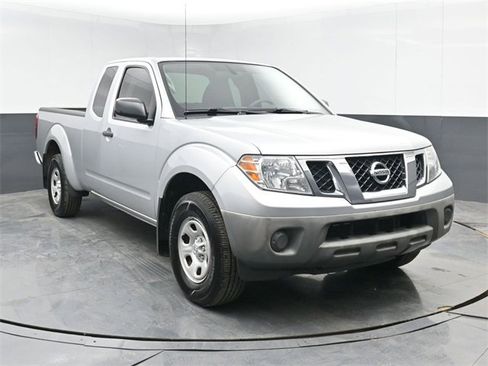 Used 2019 Nissan Frontier S image 2