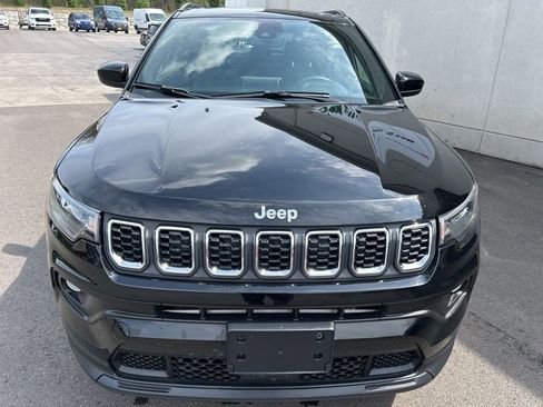 Used 2025 Jeep Compass Latitude w/ Sun & Sound Group image 9