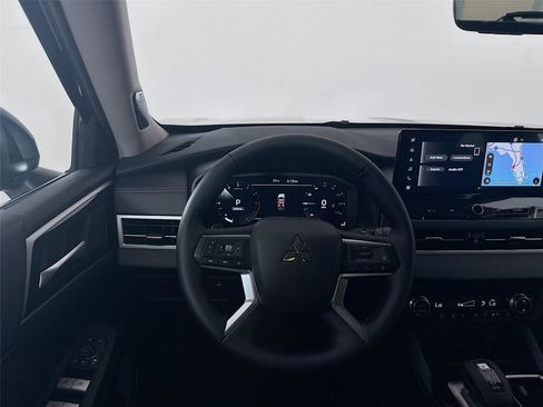 New 2026 Mitsubishi Outlander SE image 20