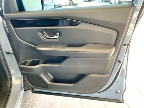 Used 2025 Honda Pilot TrailSport image 30