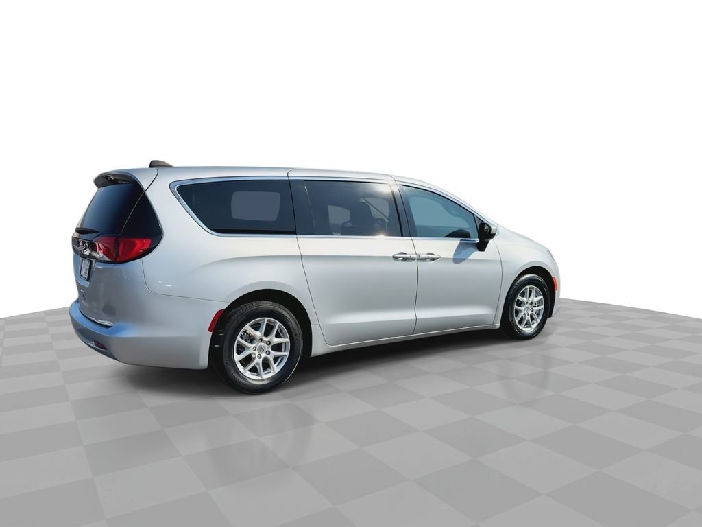 Used 2023 Chrysler Voyager LX FWD image 42