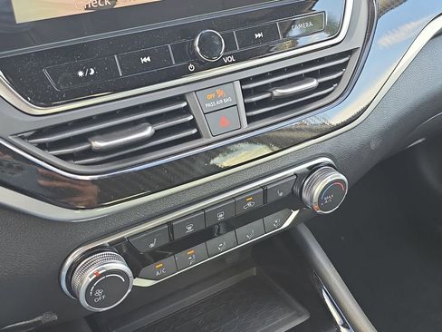 Used 2024 Nissan Altima 2.5 SR w/ SR Premium Package image 30