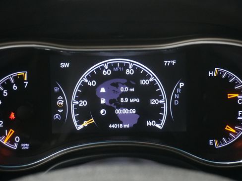 Used 2017 Jeep Grand Cherokee Laredo image 16