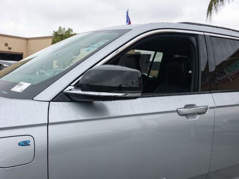 Used 2024 Jeep Grand Cherokee Overland w/ Luxury Tech Group IV image 11