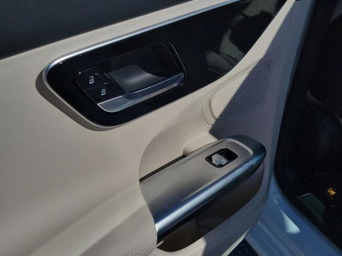 Certified 2025 Mercedes-Benz C 300 Sedan image 7