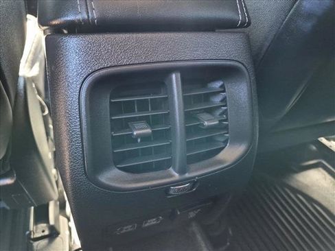 Used 2023 Jeep Cherokee Altitude Lux AWD/4WD image 17